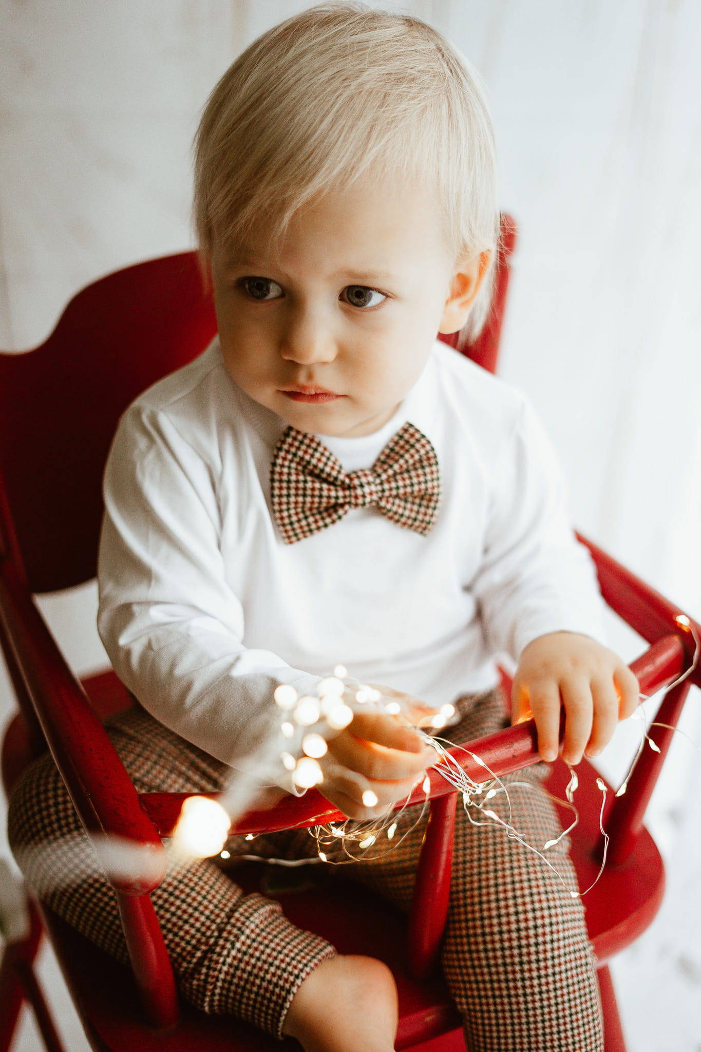 Komplet dziecięcy pepitka bordo-beż – elegancki zestaw dla chłopca