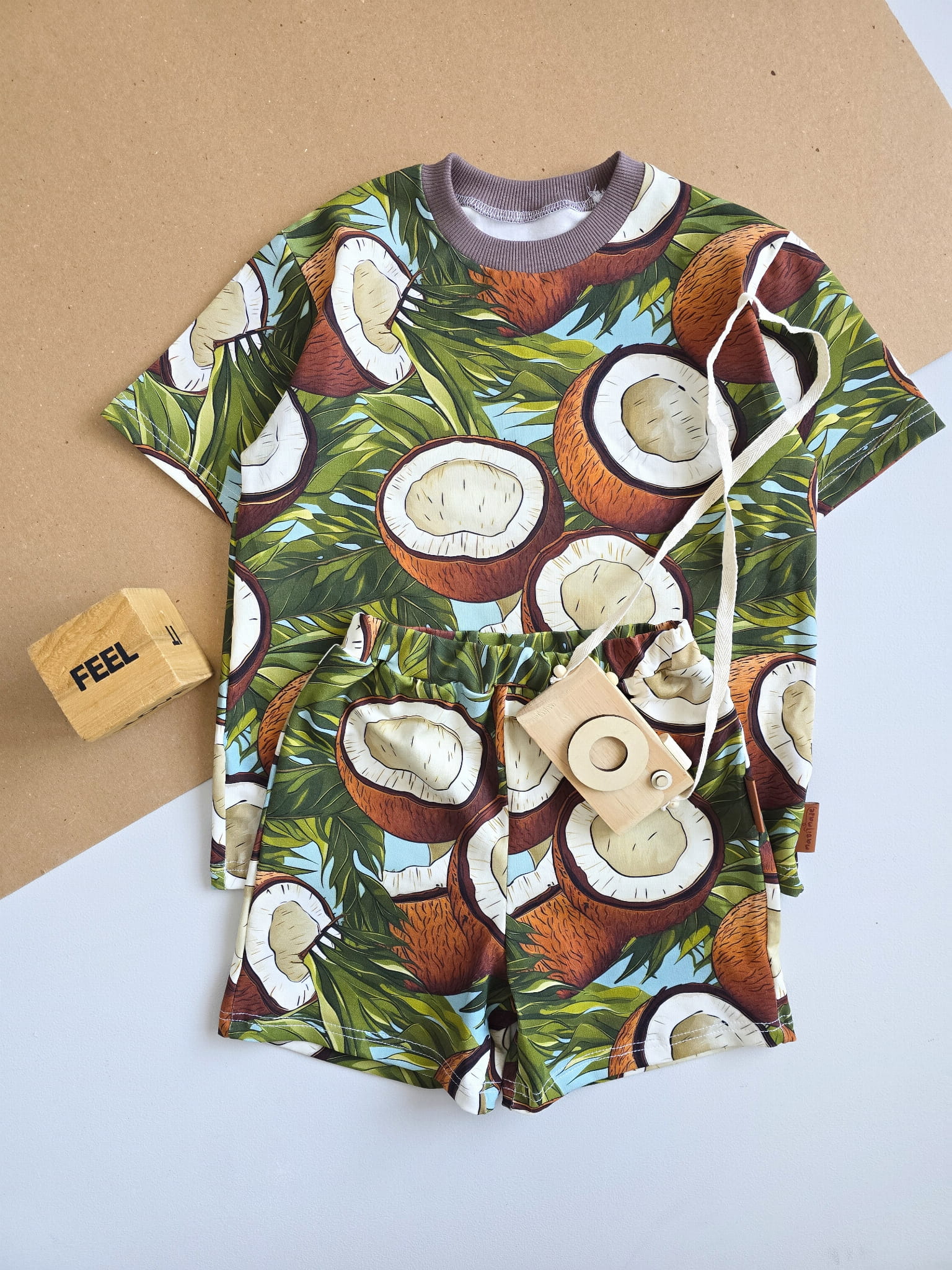 Letni zestaw dziecięcy "Kokosy" z jerseyu – t-shirt i szorty handmade